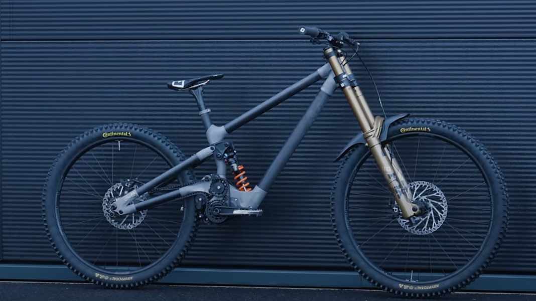 Atherton A.200.G: A geared bike rolls towards us from Wales