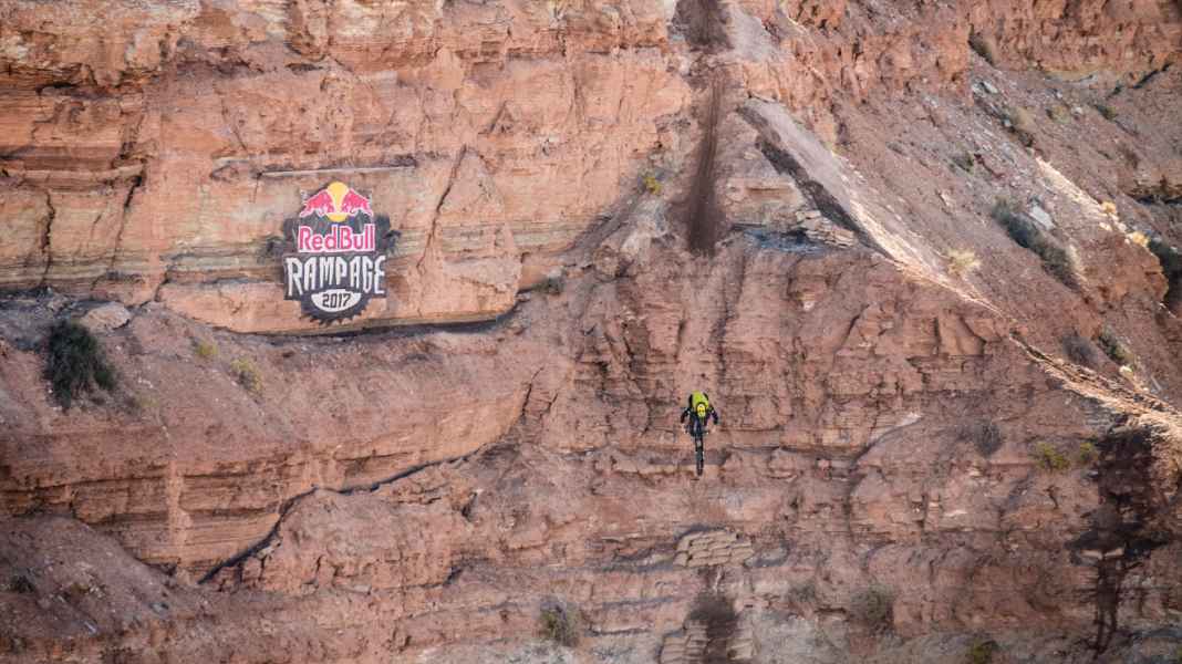 Riding technique for steep descents: how to ride downhill