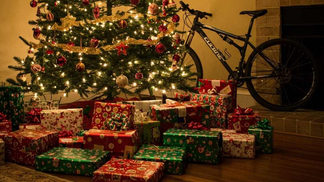 Last-minute Christmas gifts: last chance to buy reduced biker presents