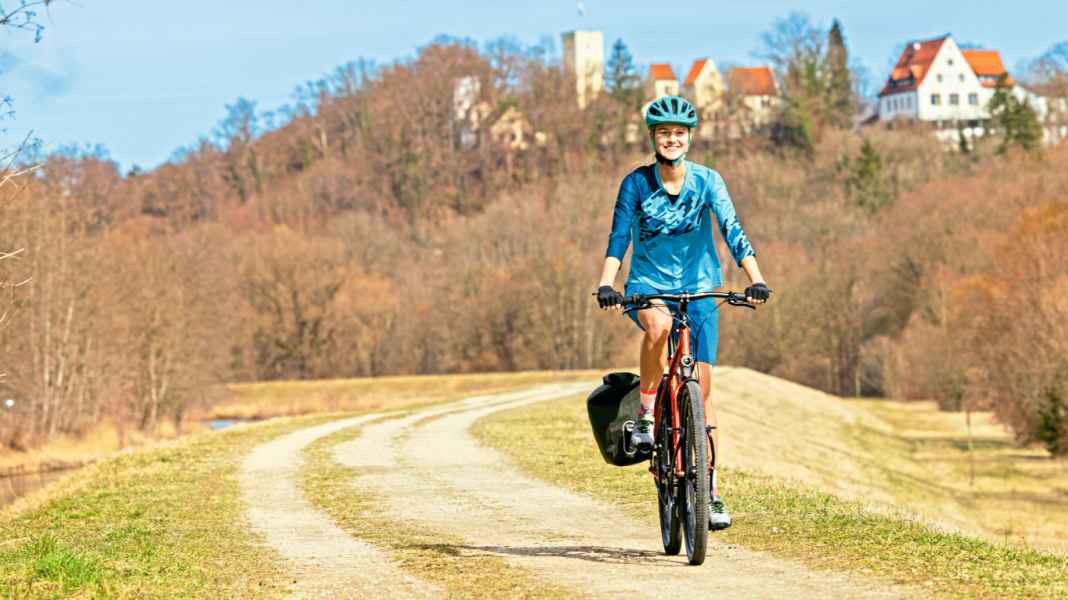 Ingenious bike bag hacks: put an end to rattling and paint damage on your bike