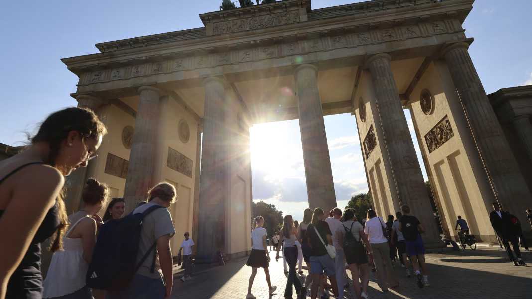 Geschichtsstunde mit dem Fahrrad: Auf den Spuren des Zweiten Weltkriegs durch Berlin