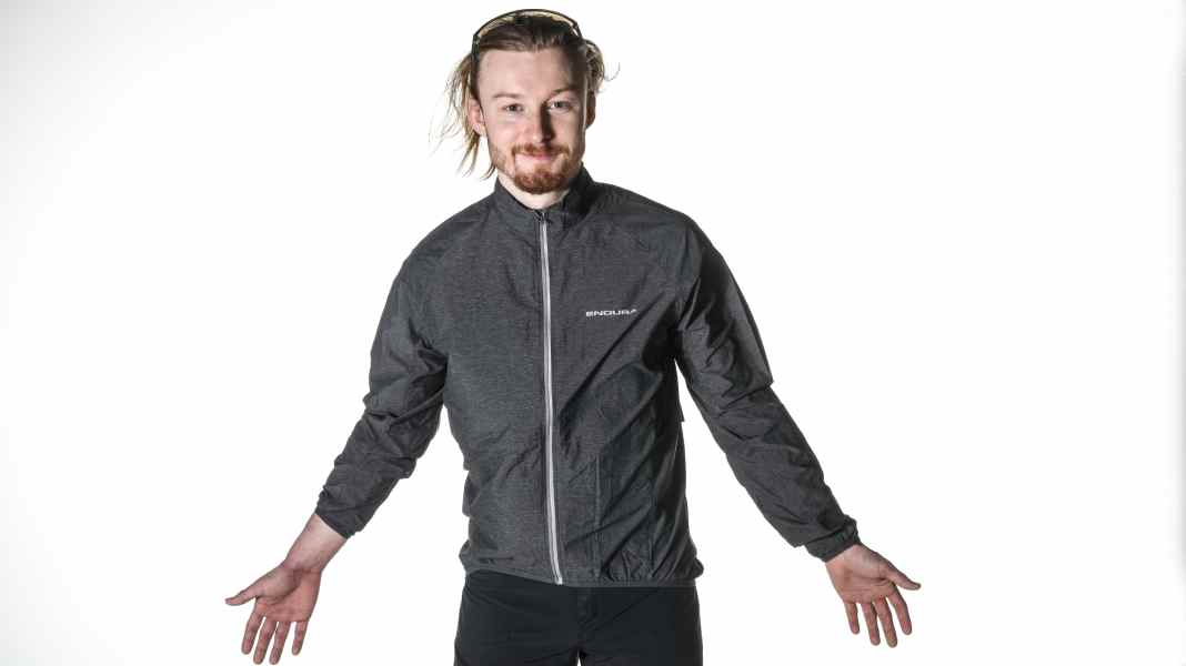 MTB wind jacket test: Endura Pakajak - lightweight classic from Scotland