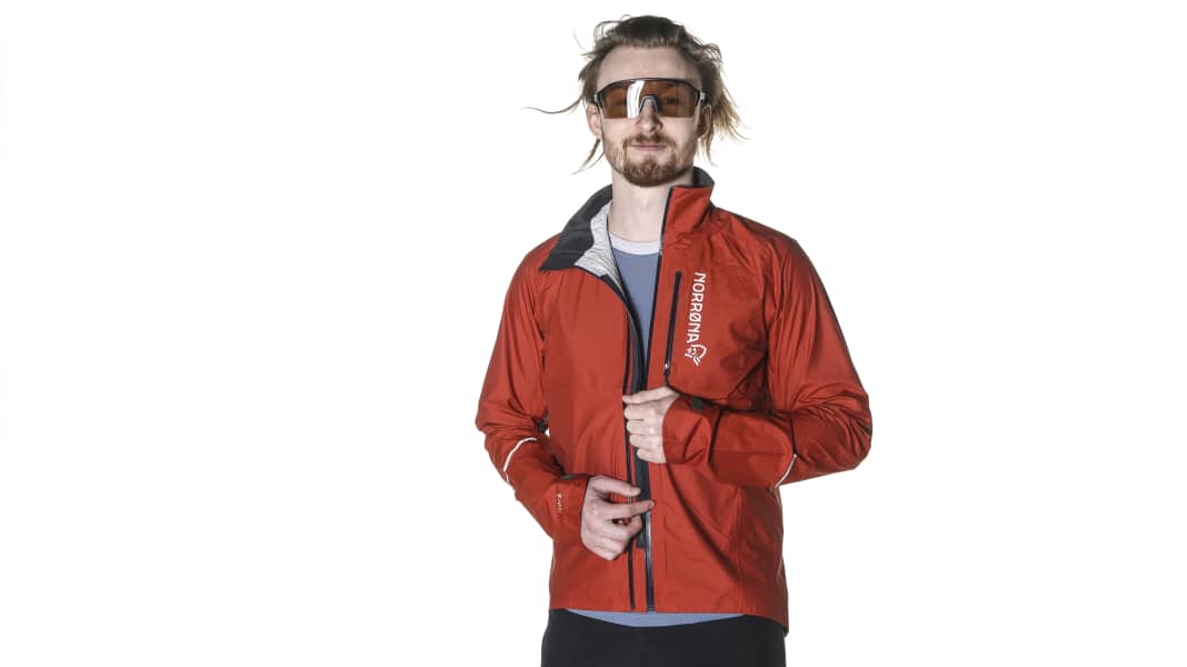 Test MTB-Windjacke: Norrona Fjora Dri1 - leichter 2,5-Lagen-Wetterschutz für Trailbiker