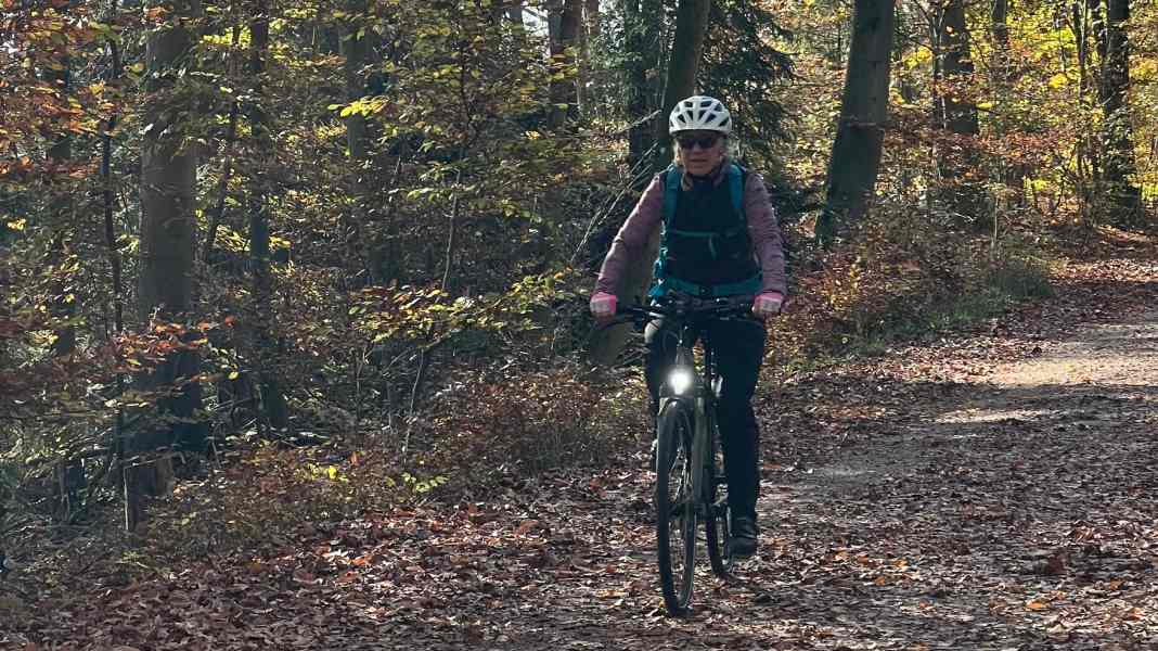 Autumn essentials put to the test: accessories for cycling in autumn