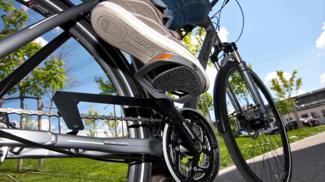 Good footing - smooth pedalling: a comparison of bicycle pedals
