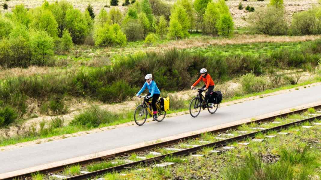 On railway cycle paths through the Eifel and High Fens