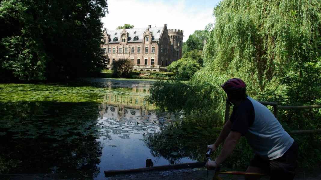 By the little river: the Erft cycle path