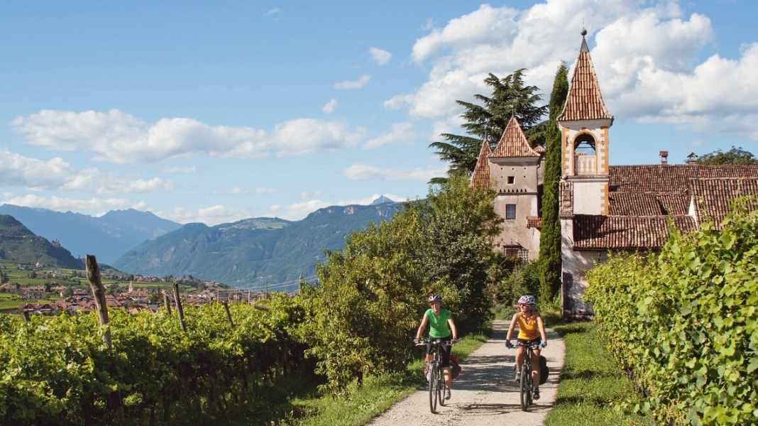 Cycling between castles and wine taverns