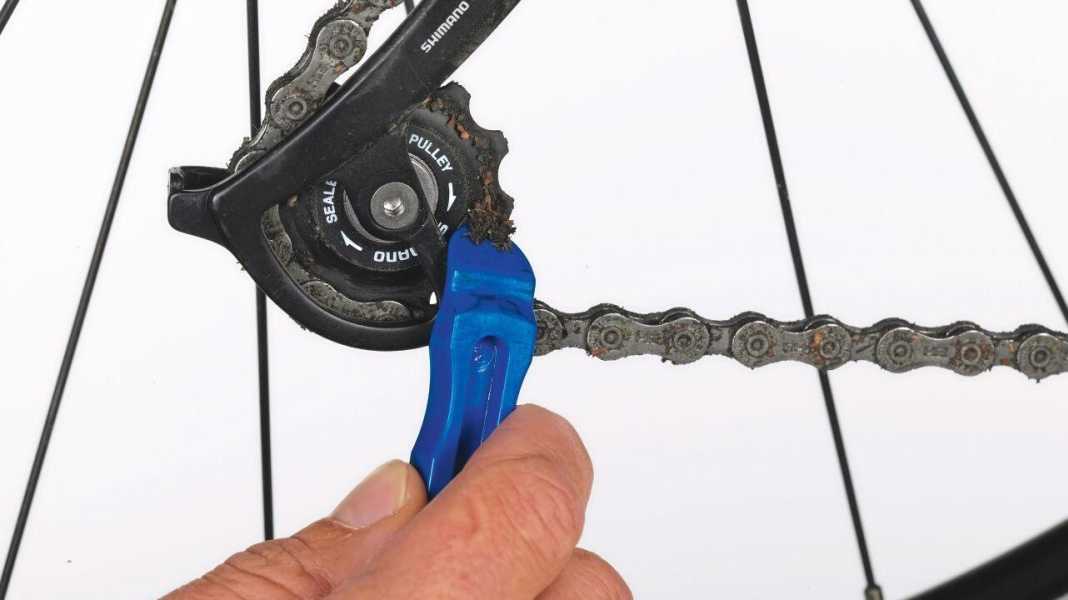 Washing cycle for chain and sprocket