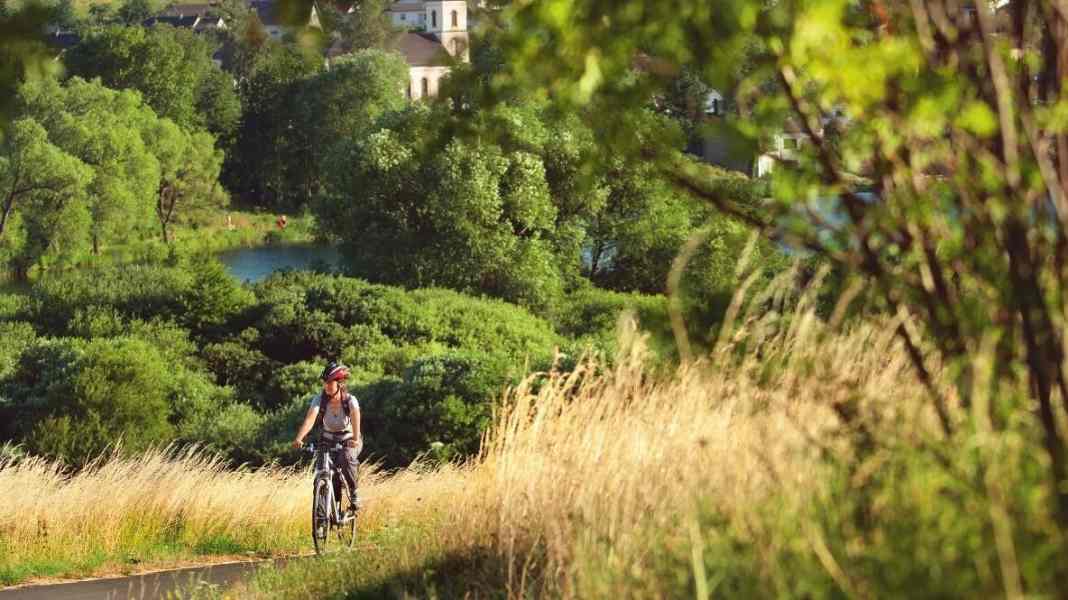 On the Maare-Moselle and Kyll Valley cycle paths through the Volcanic Eifel