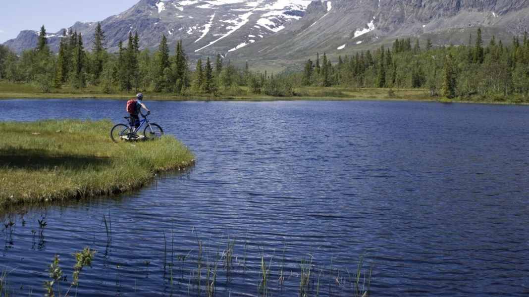Cycle tour through idyllic fjord landscape