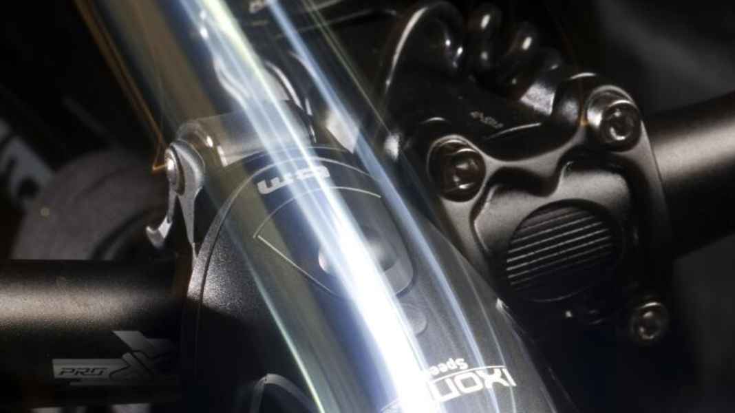 LED headlights for battery and dynamo operation