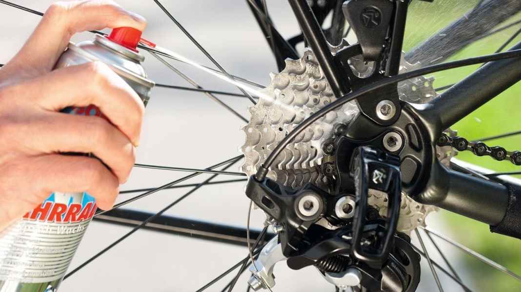 Tips for winter riders: How to keep your bike drive system rust-free