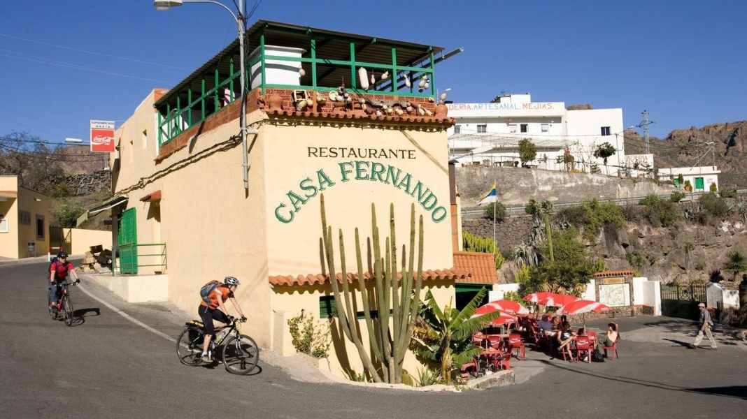 Cycling through barrancos and red rocks