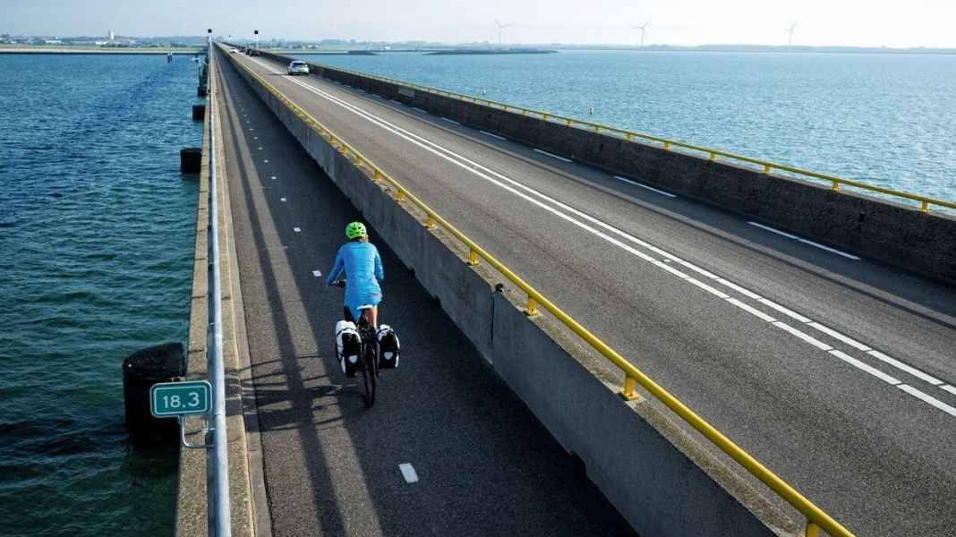 240 kilometres of cycling through Holland's southernmost province