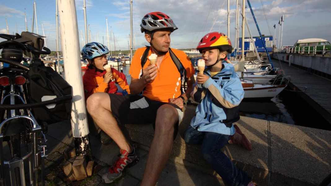 Along the Kiel Canal to Kiel