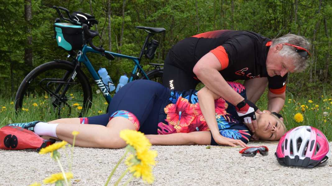 First aid when cycling: Courageous action saves lives