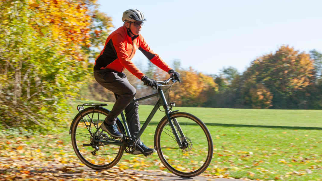 Trekking bike: The discounter bike Decathlon Elops on test
