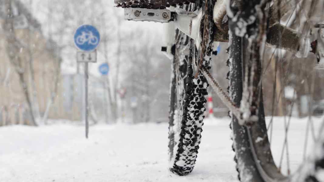 Vorausschauend durch Matsch und Schnee: Fünf Tipps zum Radfahren im Winter