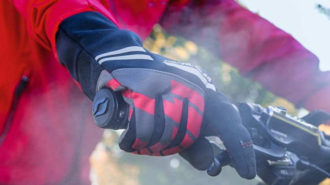 In onion layers through the wind: tips on cycling clothing for winter