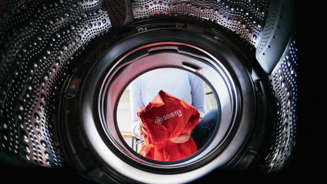 The short care programme: washing and caring for membrane clothing correctly