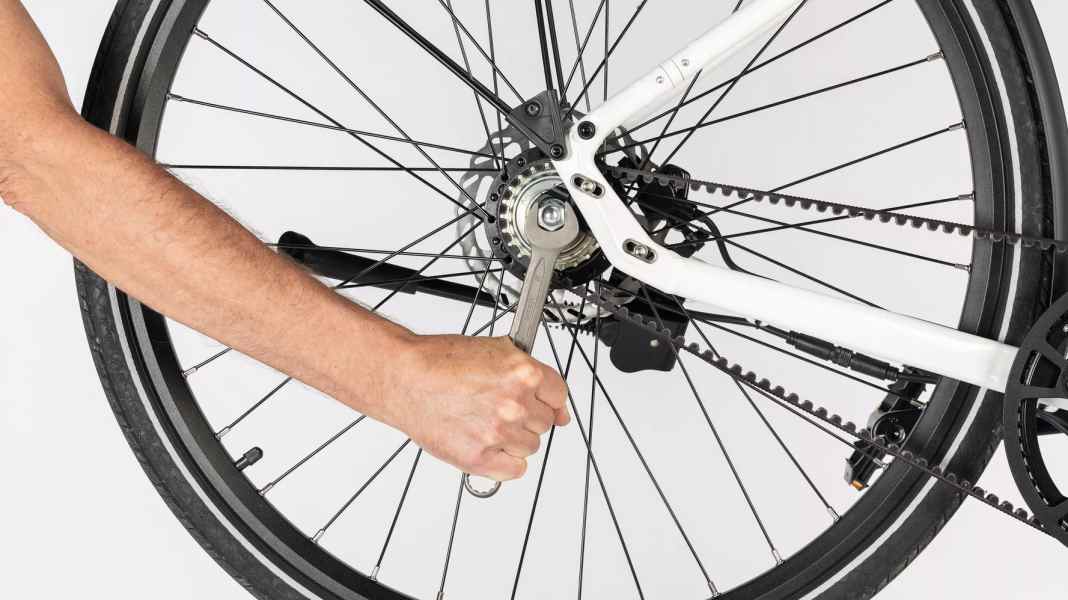 E-Bike Werkstatt: Motor-Rad aus- und einbauen in vier Schritten