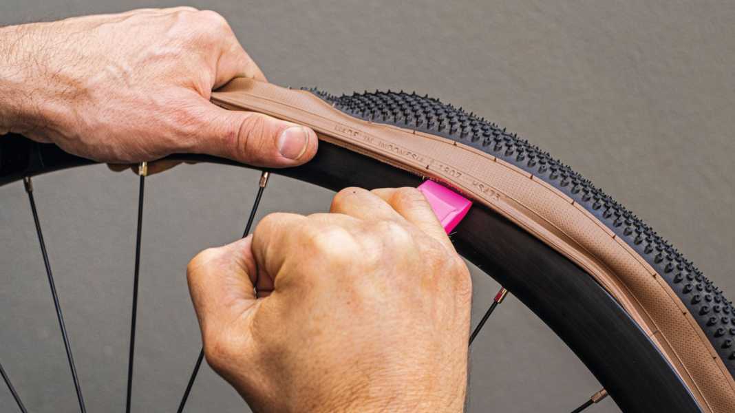 Tyre fitting: What to do if the tyre won't fit on the rim