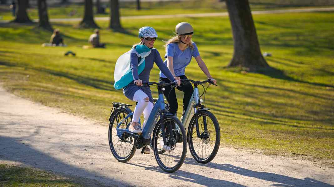 5 low step-through e-bikes on test - just unisex or also technically sexy?