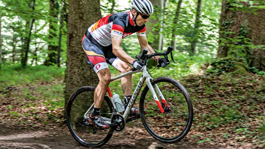 Technik-Training für Gravelbiker und Crosser: Schnell und sicher durchs Gelände fahren