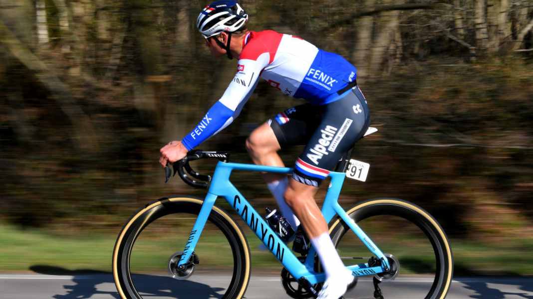 Mathieu van der Poel breaks his handlebar - Canyon: Aeroad CF SLX and CFR out of use for the time being