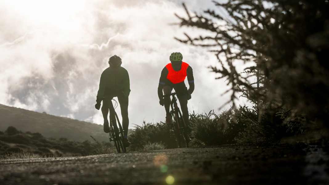 Test 2017 : Gilets coupe-vent pour cyclistes de course avec matériau réfléchissant - Facteur de protection lumineux : 22 Gilets coupe-vent pour hommes et femmes