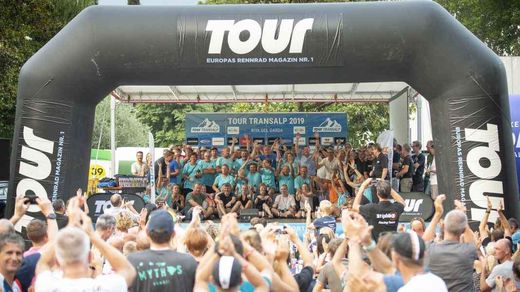 TOUR Transalp 2019 - 800 cyclistes fêtent leur arrivée à Riva del Garda
