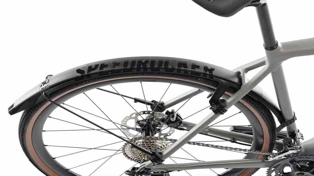 Bike equipment for autumn: mudguards for fixed and quick mounting
