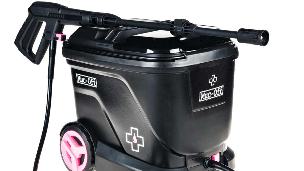 Muc-Off Pressure Washer: High-pressure cleaner with large tank in the test