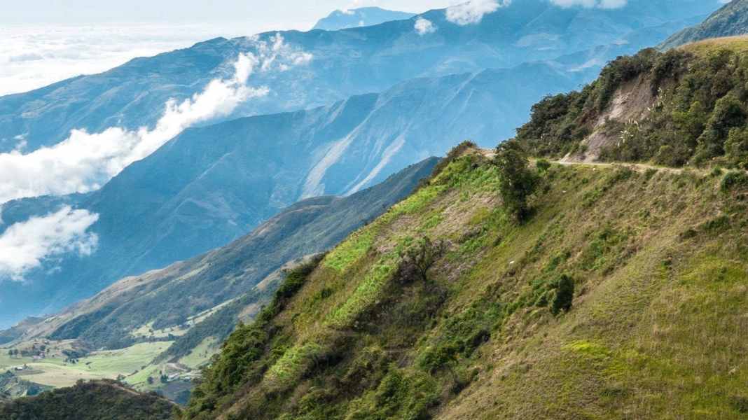 Famous climbs and their conquerors: Camila Cortes - Alto de Letras