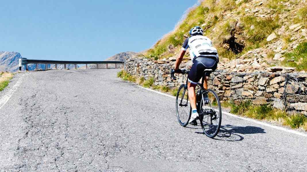 Rennrad Trainingsplan 2025: Besser Berge fahren - so geht’s
