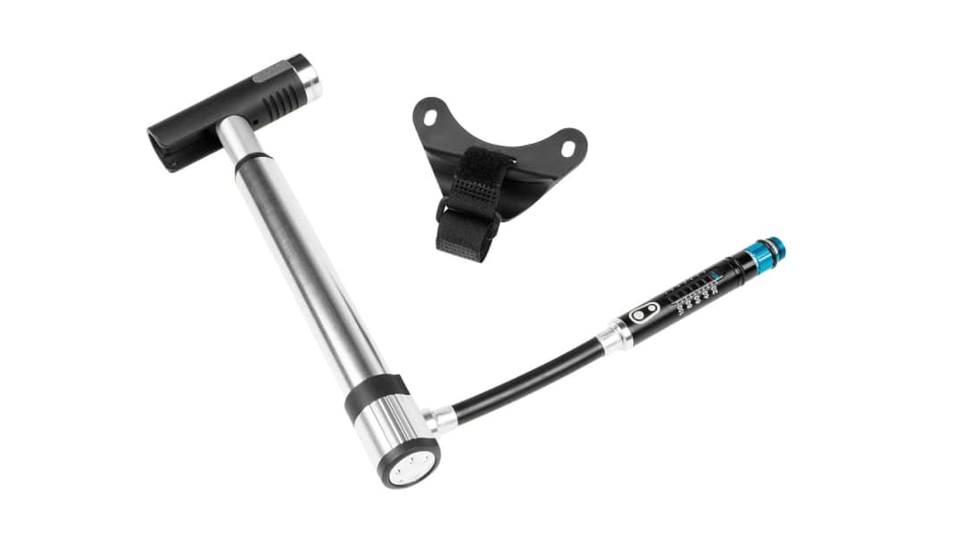 Test 2017 : Mini-pompe pour pneus de vélo de course de Crankbrothers - Mini pompe Crankbrothers Klic hp en test