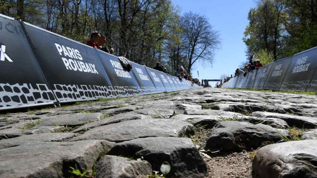 Cobblestone thieves strike: Paris-Roubaix even more dangerous