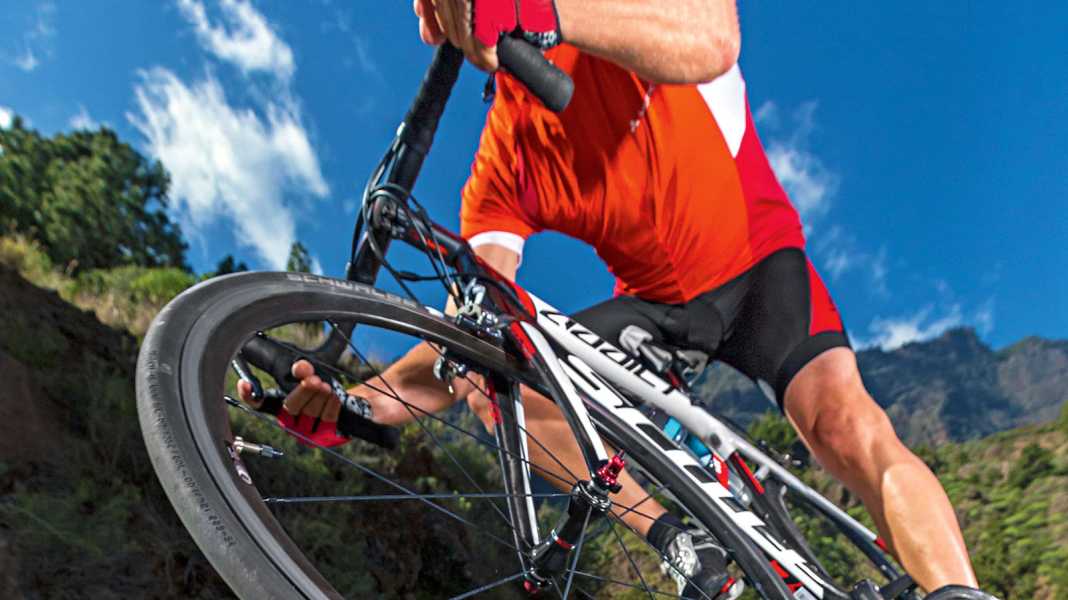 Test et conseils : Pneus sans chambre à air et roues tubeless - Que peuvent vraiment faire les pneus tubeless sur un vélo de course ?