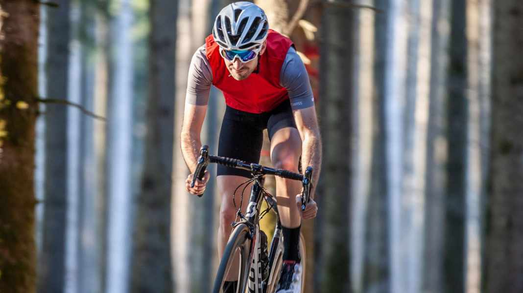 Windwesten für Rennradfahrer - Schutz gegen Wind und Wetter: 22 Westen im Test