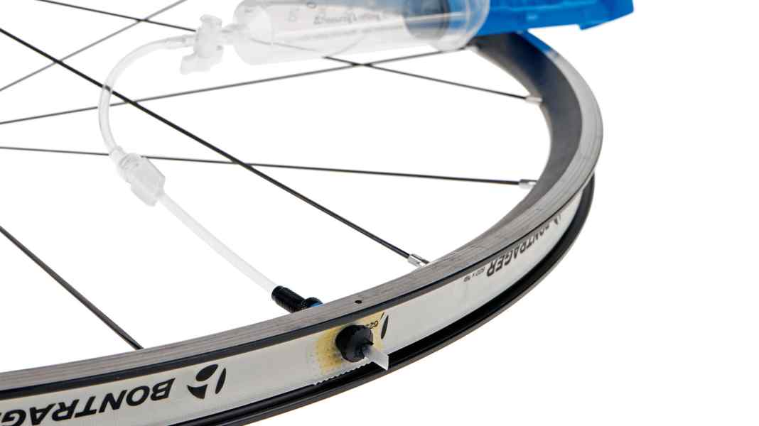 Test 2017: Ventil für Tubeless-Reifen - Tubeless-Reifen am Rennrad: miKit Spezialventil im Test