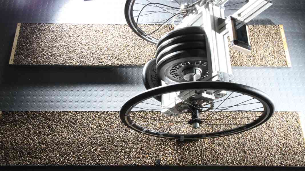 Comment TOUR teste : la résistance au roulement des pneus de vélo de course