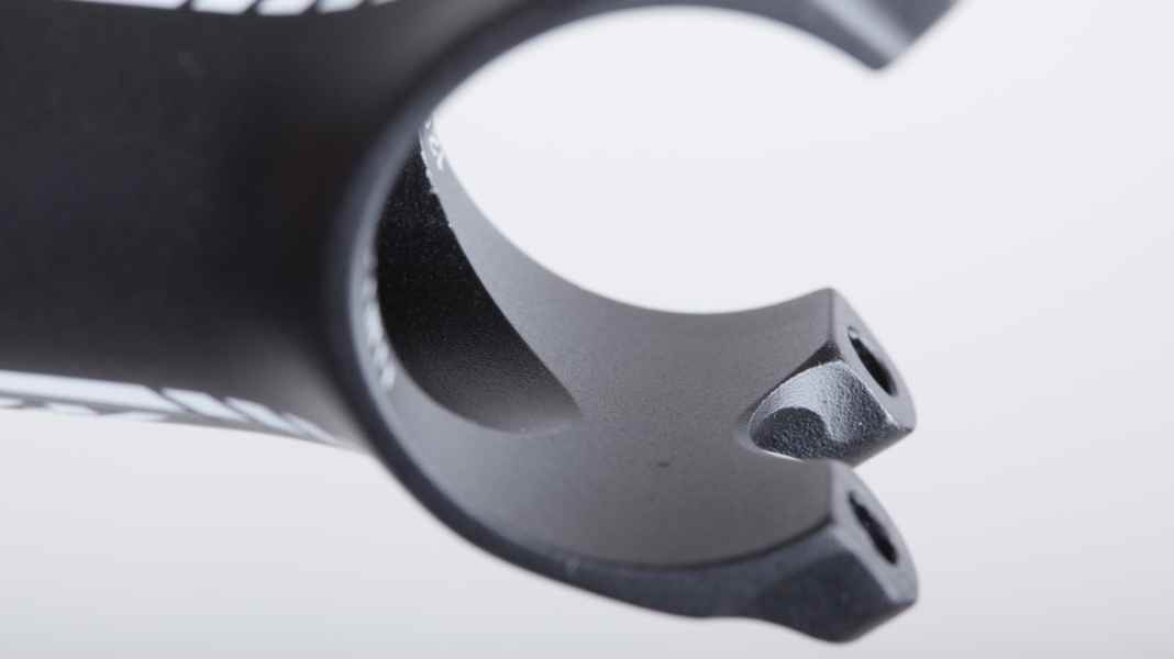 Tip: Gentle clamping on carbon parts