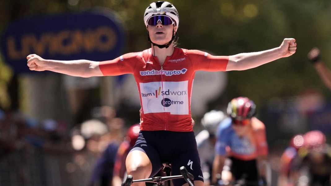 Giro d'Italia Women 2024: Kopecky wins bunch sprint on stage 5 in dominant fashion