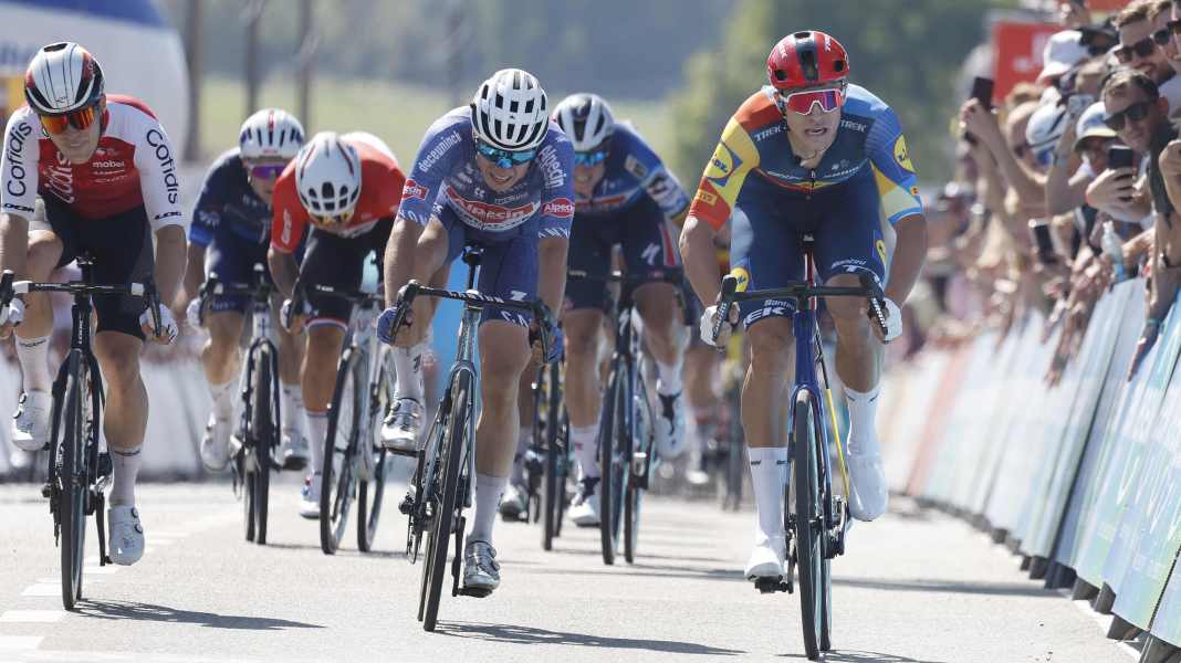 Renewi Tour - 1. Etappe: Milan gewinnt 200-Meter-Sprint gegen Philipsen