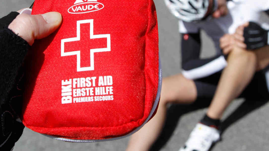 First aid for road cyclists - In the event of a cycling accident: First aid tips
