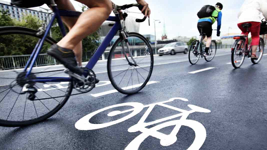 StVO: Rechte, Regeln und Pflichten beim Rennradfahren in Deutschland