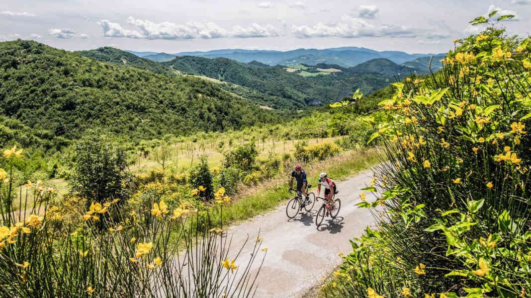 Voyage à vélo en Italie : quatre tours à vélo de course en Emilie-Romagne - Sur les traces de Pantani dans l'arrière-pays de la mer Adriatique