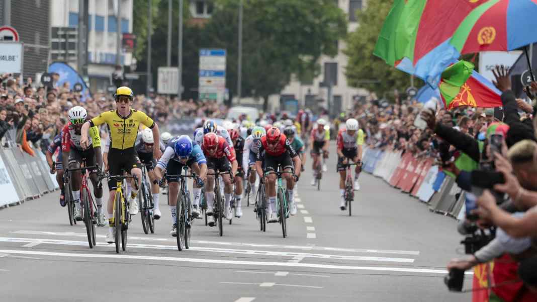 Rund um Köln 2025: Brennan wird Favoritenrolle gerecht