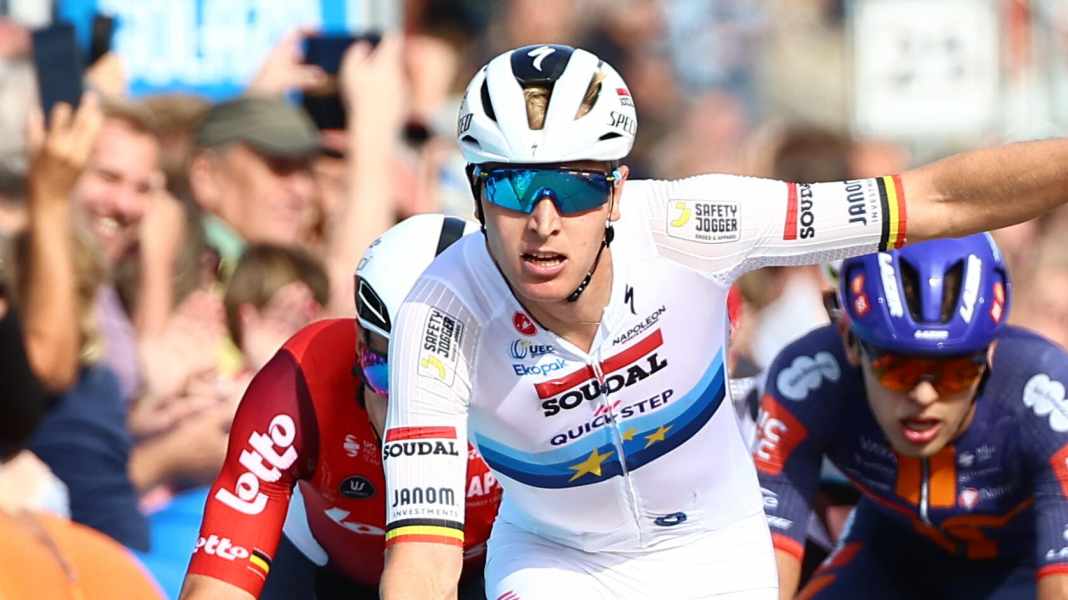 Renewi Tour 2025 : Merlier remporte la 1ère étape dans un sprint massif